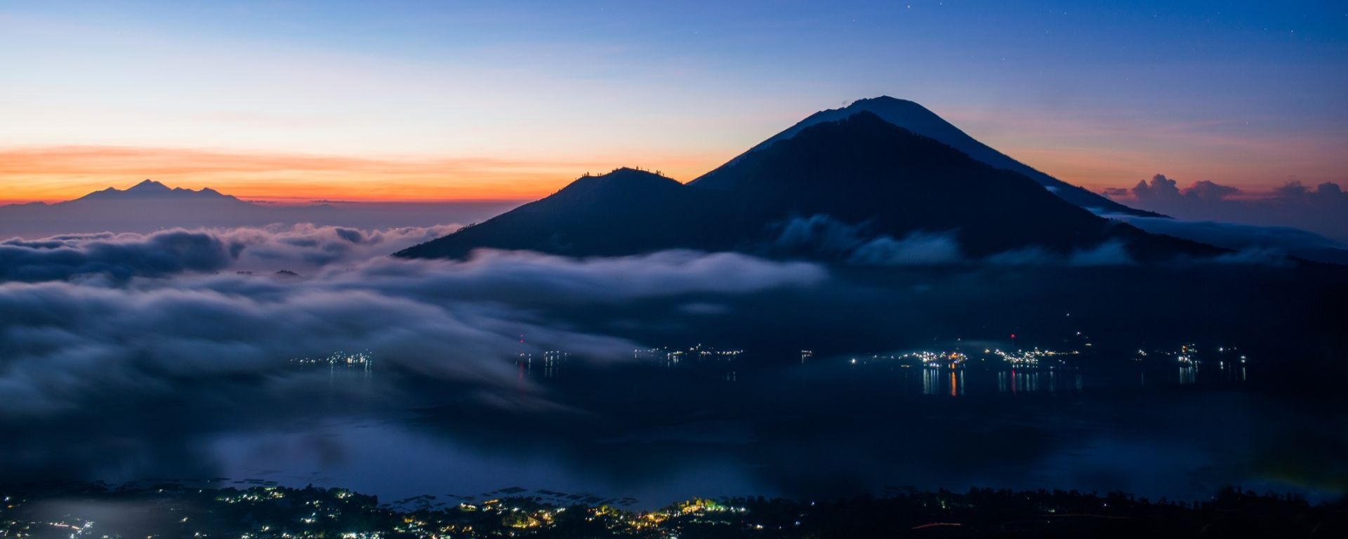 Feuertänze und Wasserfälle: die ganze Vielfalt Balis