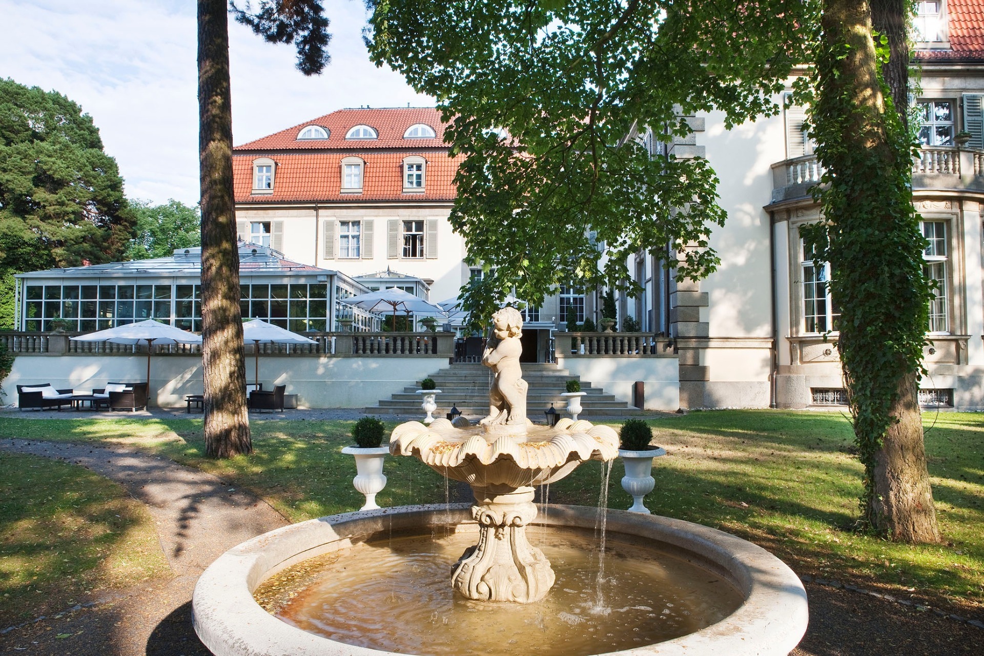 Blick durchs Schlüsselloch: Schlosshotel Berlin by Patrick Hellmann